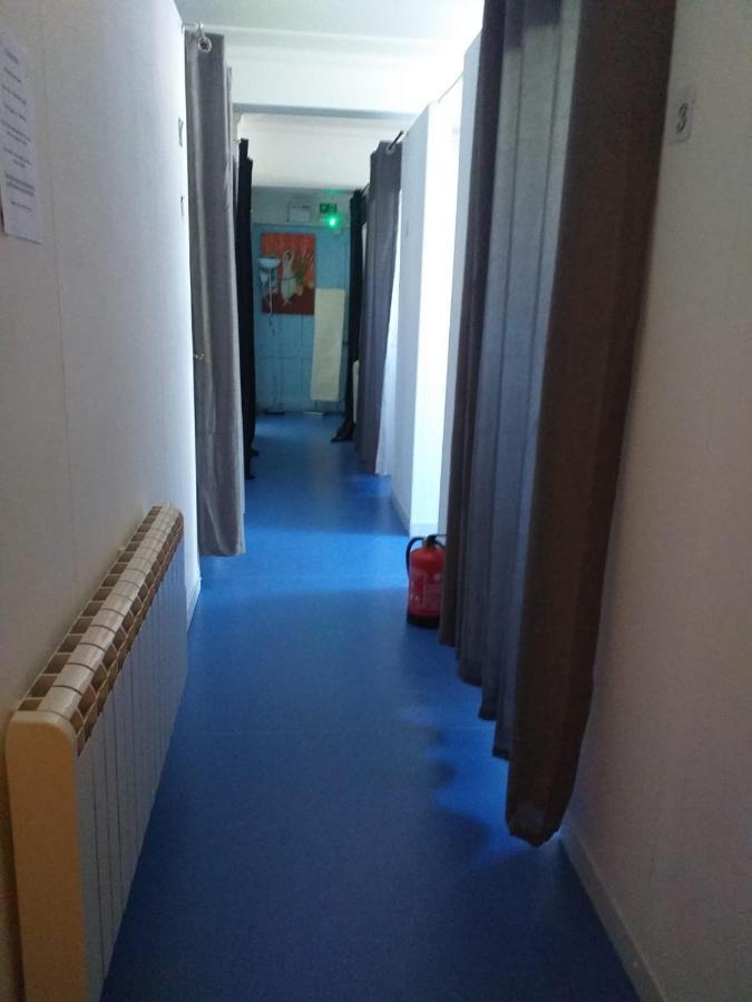 The Queens Hostel Лондон Экстерьер фото