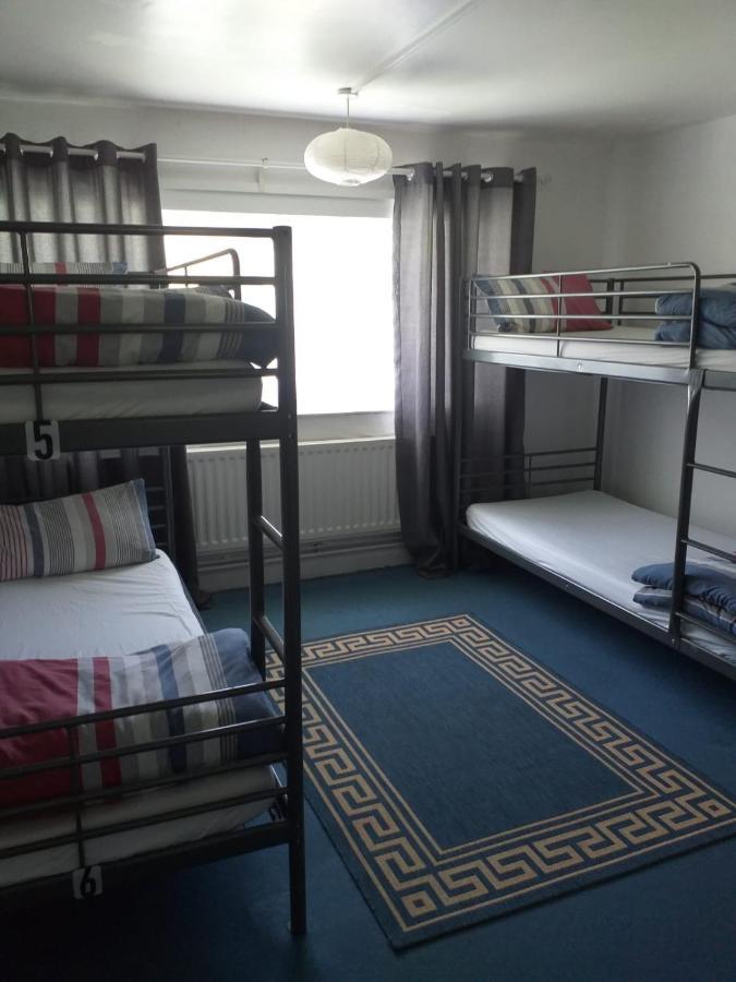 The Queens Hostel Лондон Экстерьер фото