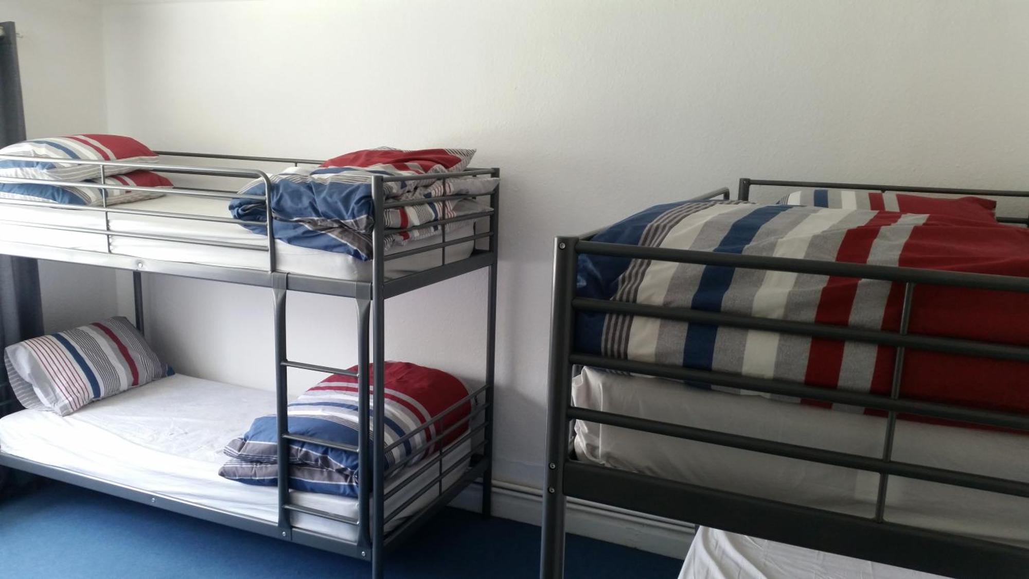 The Queens Hostel Лондон Экстерьер фото
